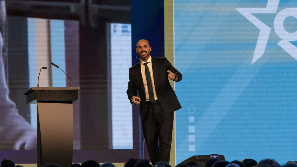 'FT': Eduardo Bolsonaro prevê nova onda de sanções dos EUA ao País por julgamento de Bolsonaro - img