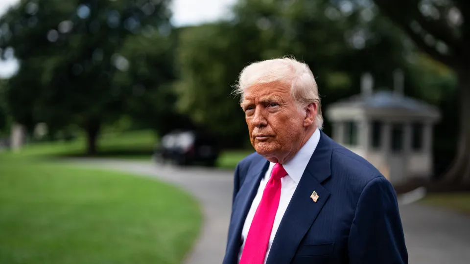 Após críticas às tarifas, Trump chama economista Nobel de “vagabundo” - img