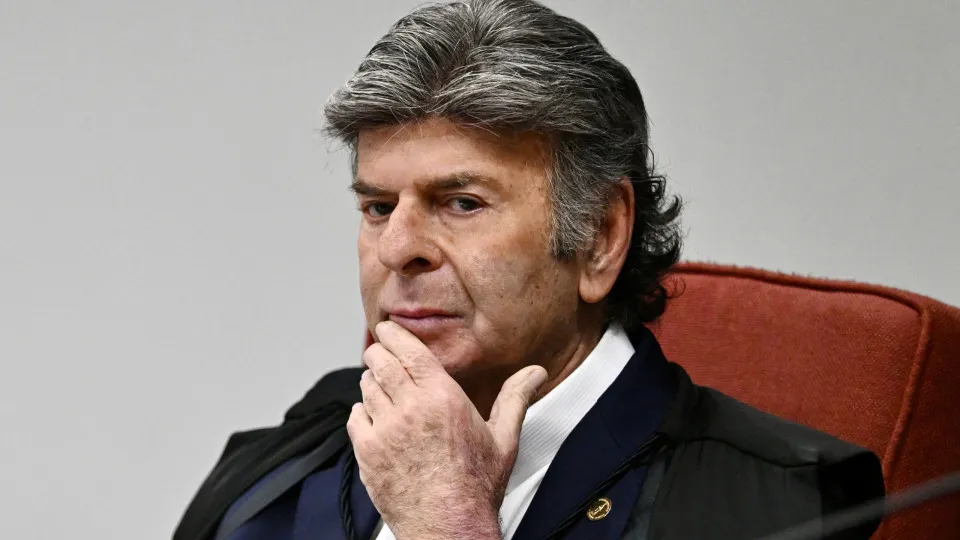 Fux vota três vezes para anular processo contra Bolsonaro e trava embate com métodos de Moraes