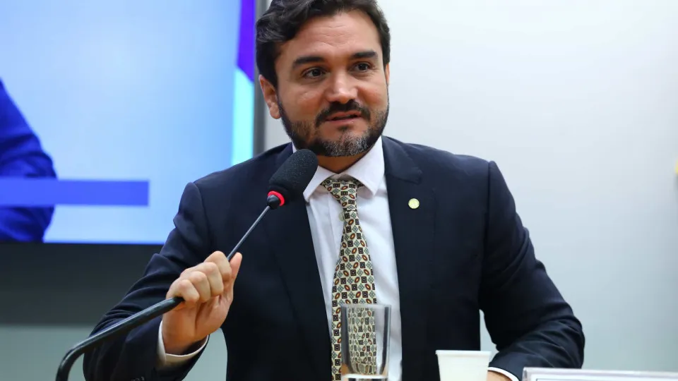 Centrão usa julgamento de Bolsonaro para acelerar saída do governo e resgatar pautas