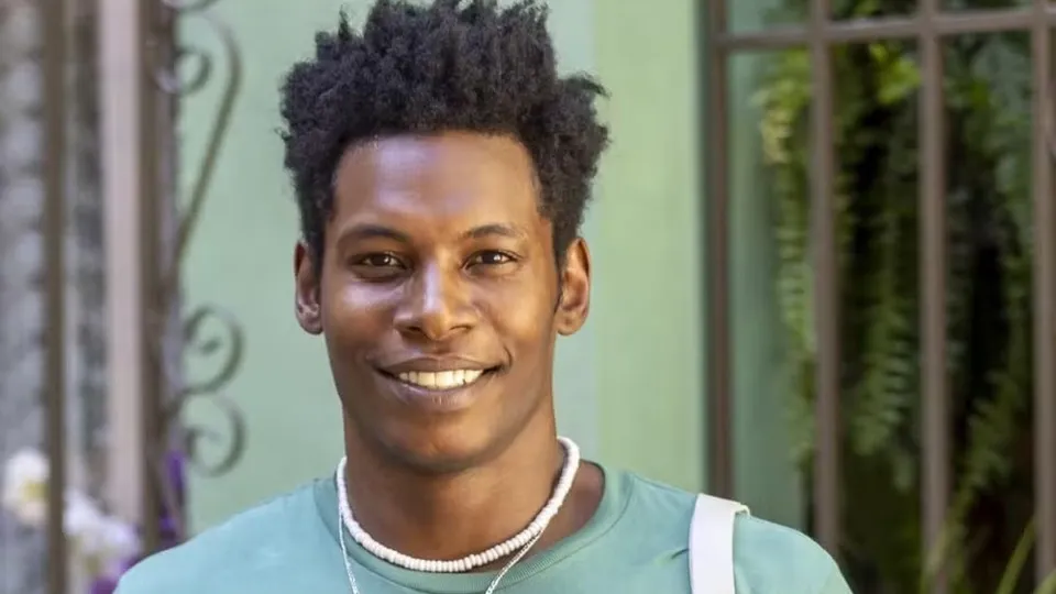 Breno Ferreira fala do clímax de André e Aldeíde em 'Vale Tudo' e do namoro com Clara Moneke - img