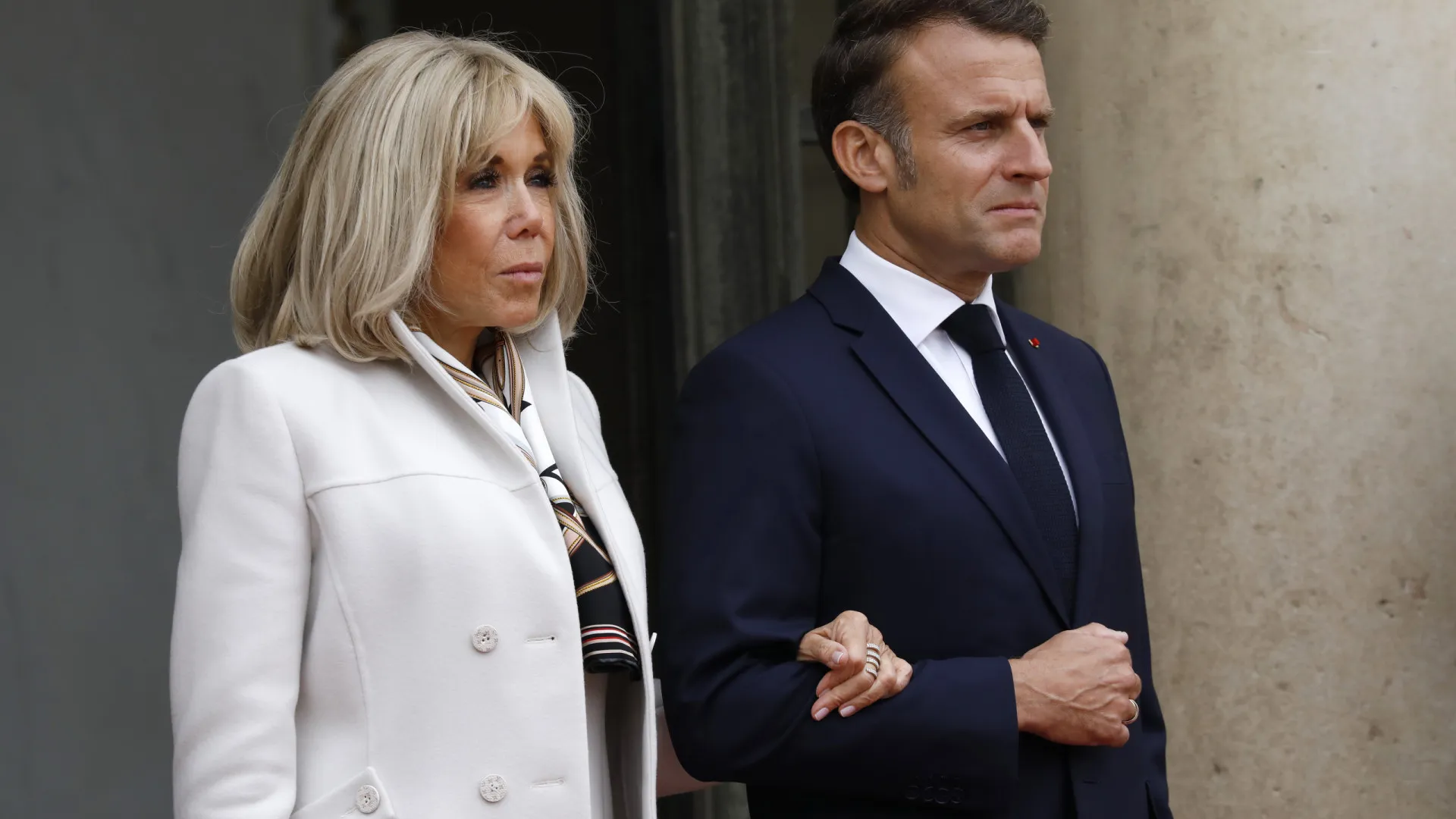 Brigitte Macron apresentará 'evidências científicas' de que é mulher - img