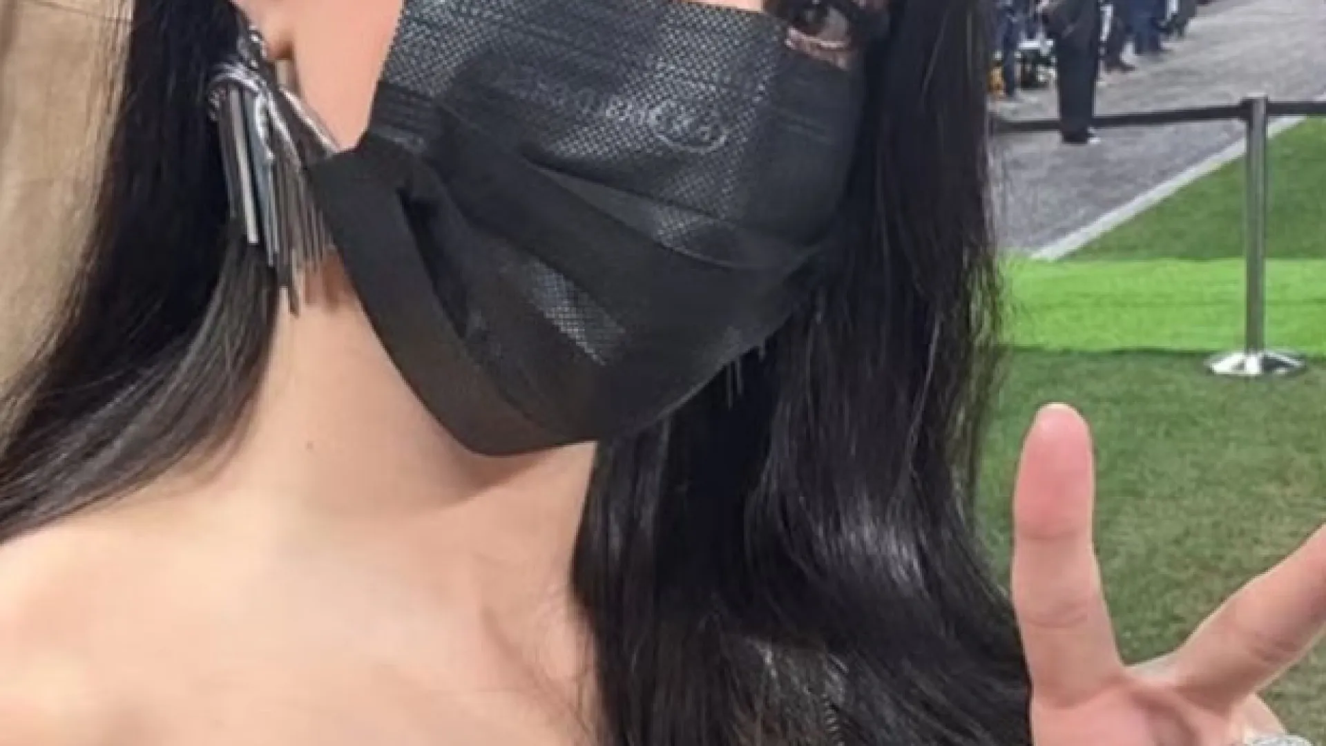 Bruna Biancardi surge de máscara após celulite facial - img