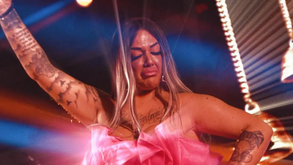 Cantora se sente mal durante show e perde o bebê - img