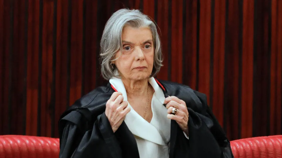 Cármen Lúcia reconhece tensão no STF em meio a caso Master e diz: 'Eu não faço nada errado' - img