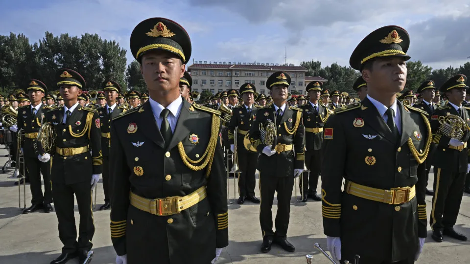 China mobiliza arsenal avançado para desfile militar - img