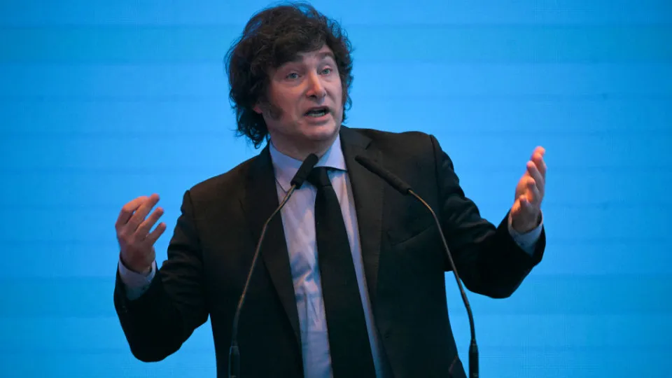 Congresso argentino avança para limitar capacidade de Milei governar por decretos - img