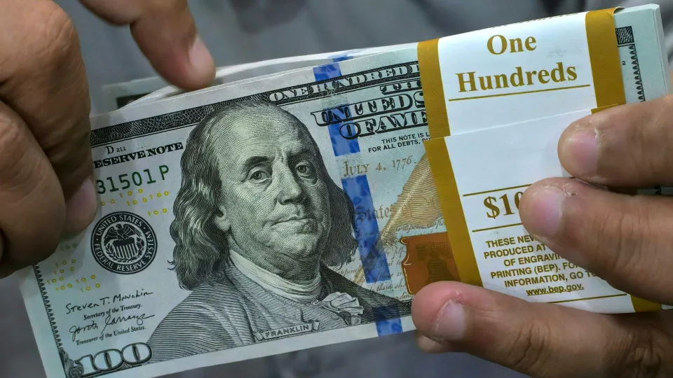 Dólar cai a R$ 4,92 e Bolsa sobe com ata do Copom e queda do petróleo - img