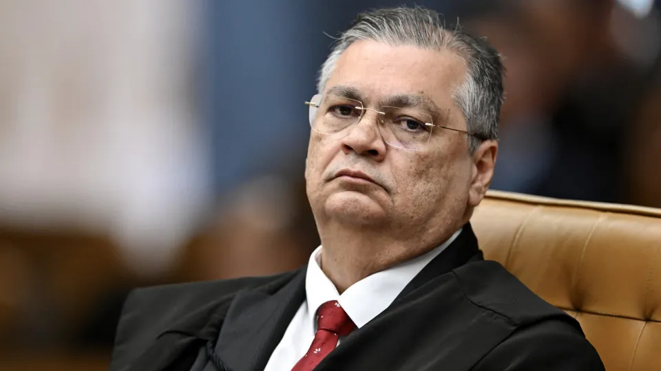 Dino diz que 'não existe mandato de Miami' e barra emendas de Eduardo Bolsonaro e Ramagem - img