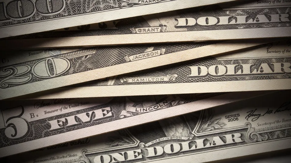 Dólar cai e Bolsa sobe com tensões comerciais entre EUA e China em foco - img