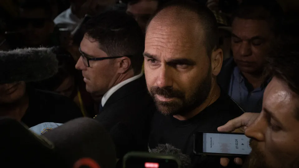 Eduardo Bolsonaro pede a Motta para exercer mandato dos EUA - img