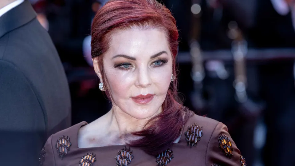 Elvis Presley 'quase' flagrou Priscilla na cama com Robert Kardashian - img