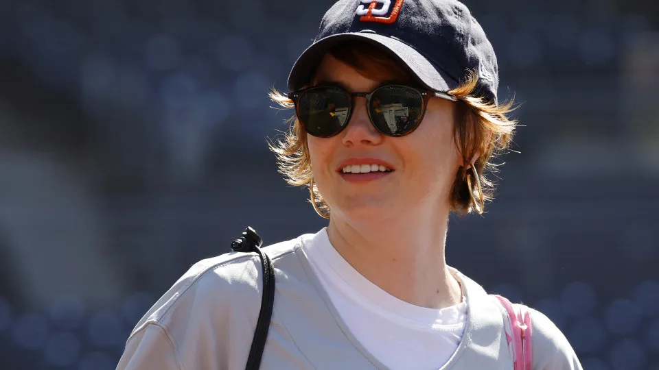 Emma Stone raspa a cabeça para novo filme com Yorgos Lanthimos - img