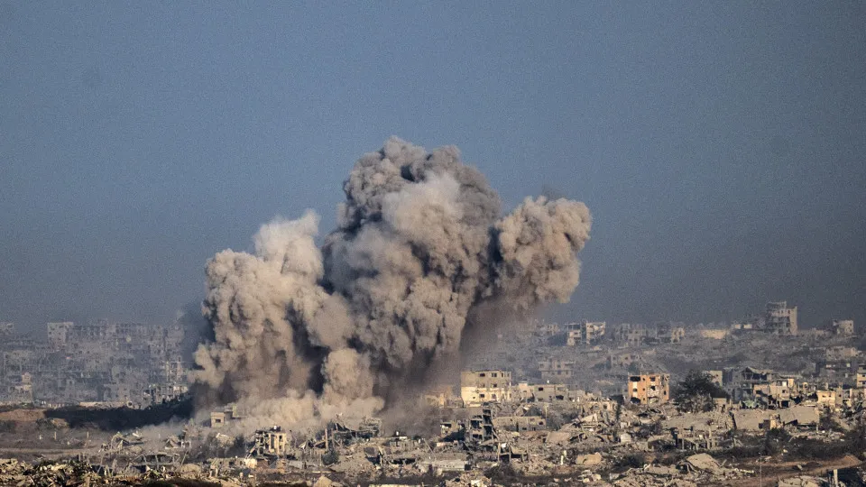 Israel ataca Gaza após acusar Hamas de violar cessar-fogo; 25 morrem - img