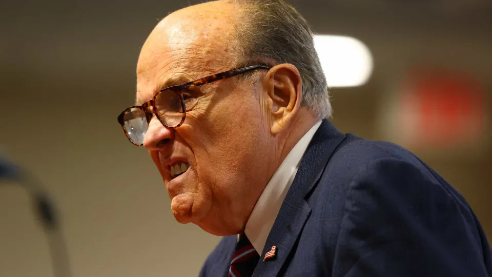 Ex-prefeito de Nova York e ex-advogado de Trump, Rudy Giuliani é hospitalizado após acidente - img