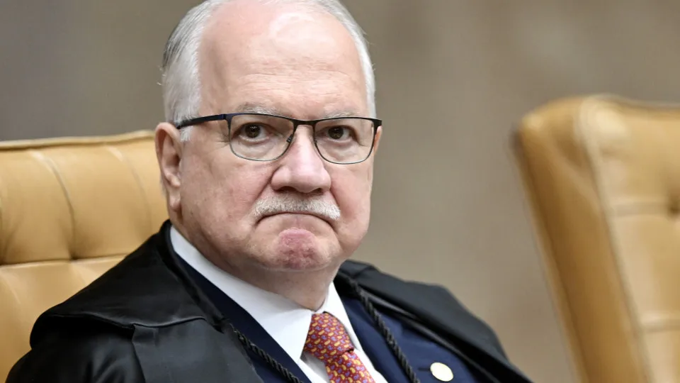 Estamos imersos em crise, e STF tem que refletir sobre seus limites, diz Fachin - img