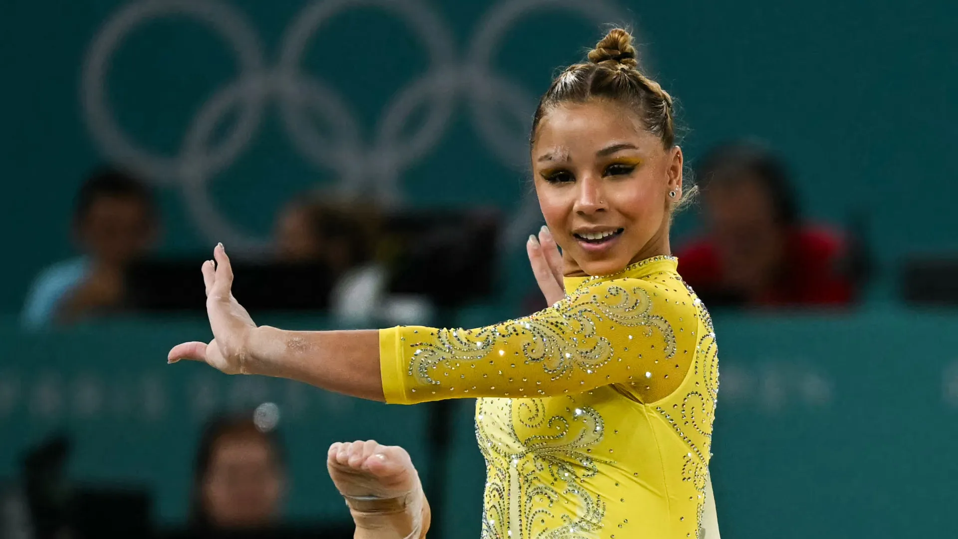 Flávia Saraiva vai bem na trave, mas termina em 4º no Mundial de Ginástica - img