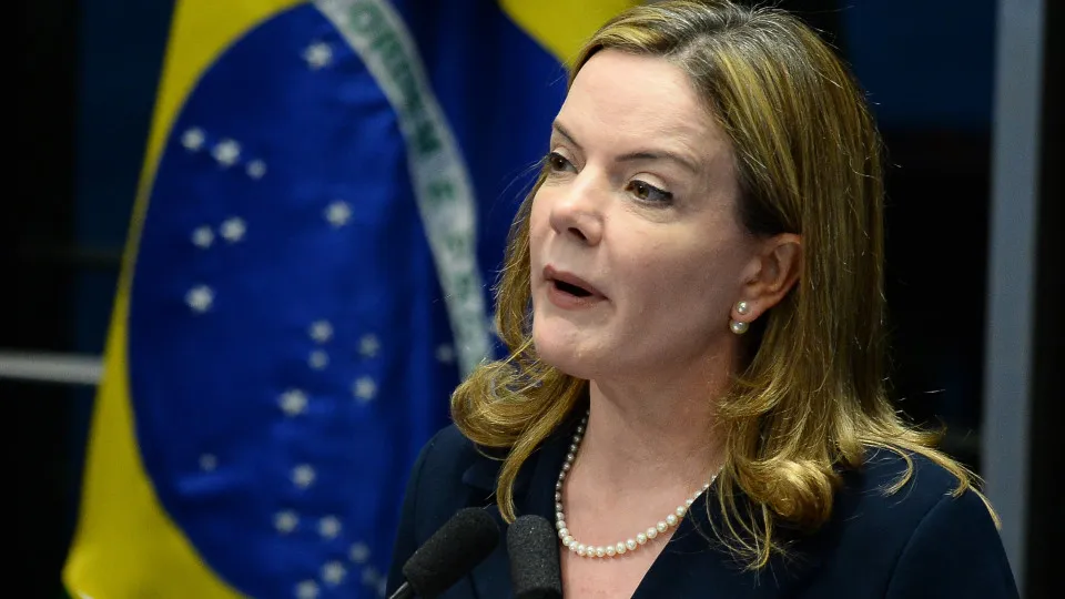 Gleisi Hoffmann celebra decisão de Dino que suspendeu privatização da Celepar - img