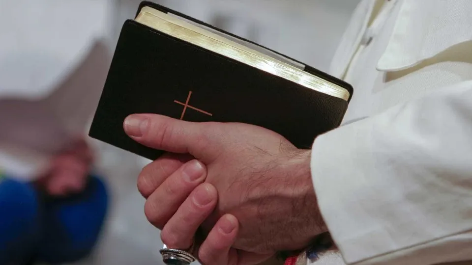 Igreja nomeia padre condenado por estupro e abre crise na França - img
