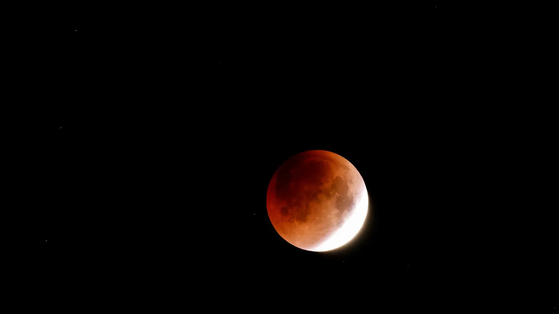 Imperdível! Fim de semana termina com um eclipse total da Lua - img
