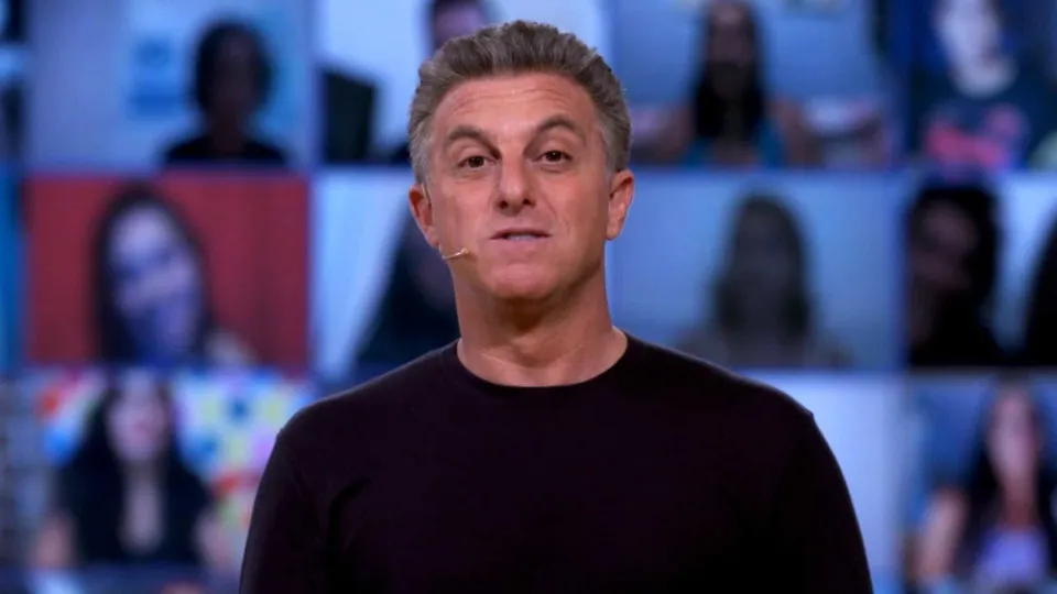Pergunta de Luciano Huck sobre imigração gera constrangimento no Domingão - img