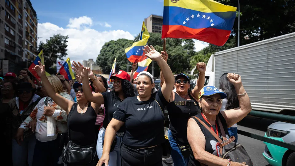 Maduro defende que nenhuma disputa com EUA "justifica conflito militar" - img