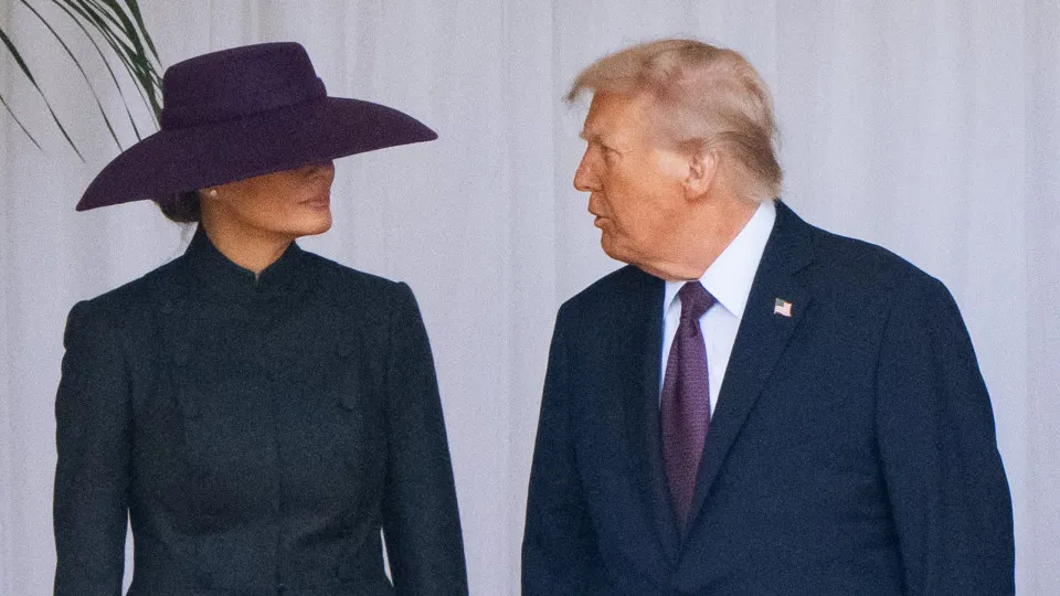 Melania Trump vira piada nas redes sociais por causa de chapéu usado no Reino Unido - img
