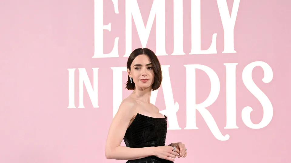 Membro da equipe de 'Emily in Paris' morre durante as gravações - img