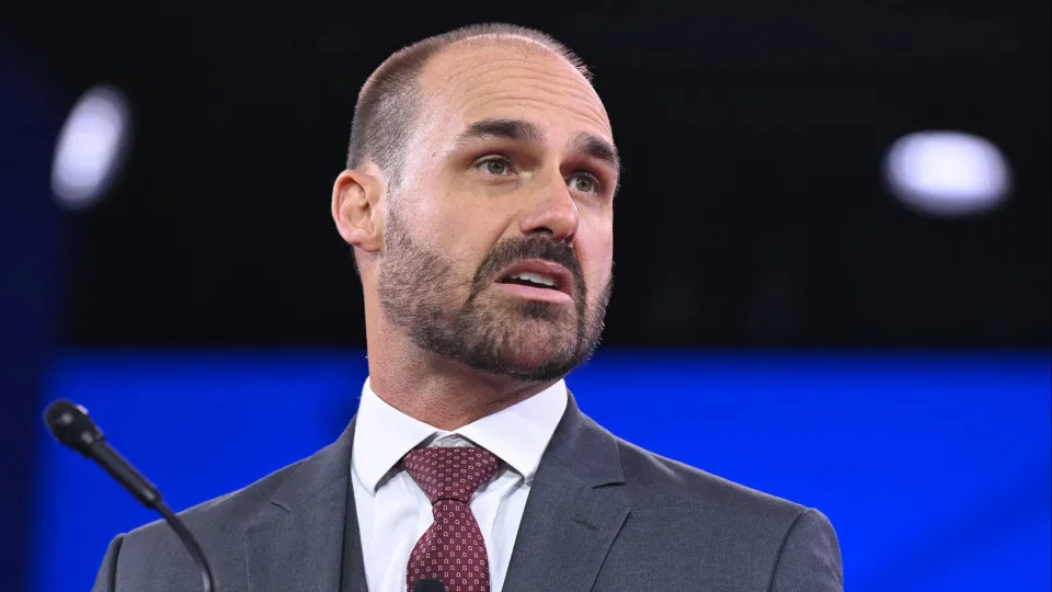 Motta notifica Eduardo Bolsonaro sobre processo de perda do mandato - img