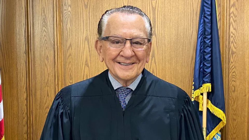 Morre Frank Caprio, juiz do programa Cortes de Providence, aos 88 anos - img