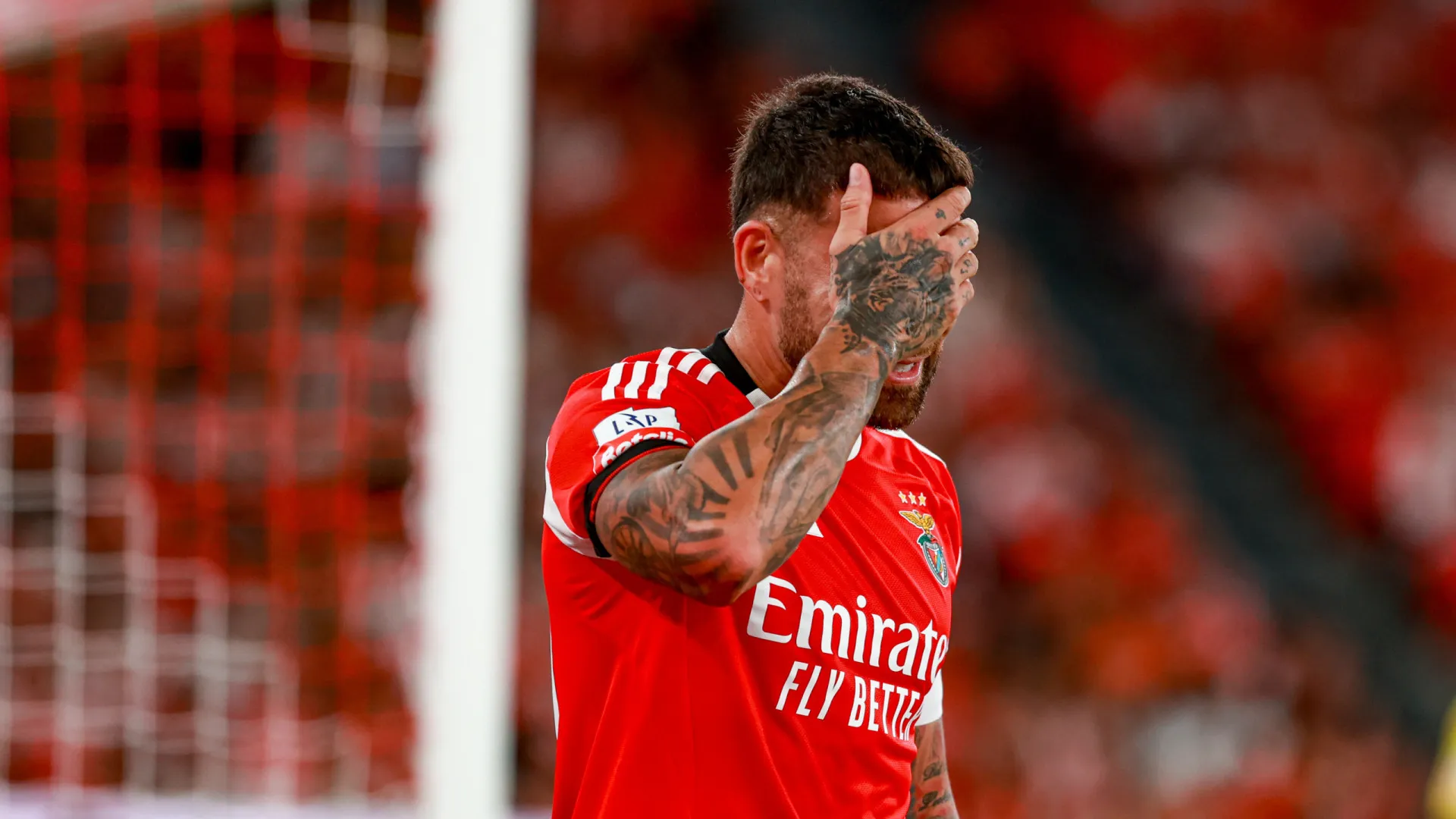 Otamendi desabafa após recuo que custou empate: "Jogada de m****..." - img