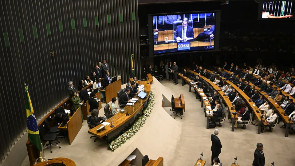 Centrão e oposição querem limitar regulação de big techs a temas denunciados por Felca - img