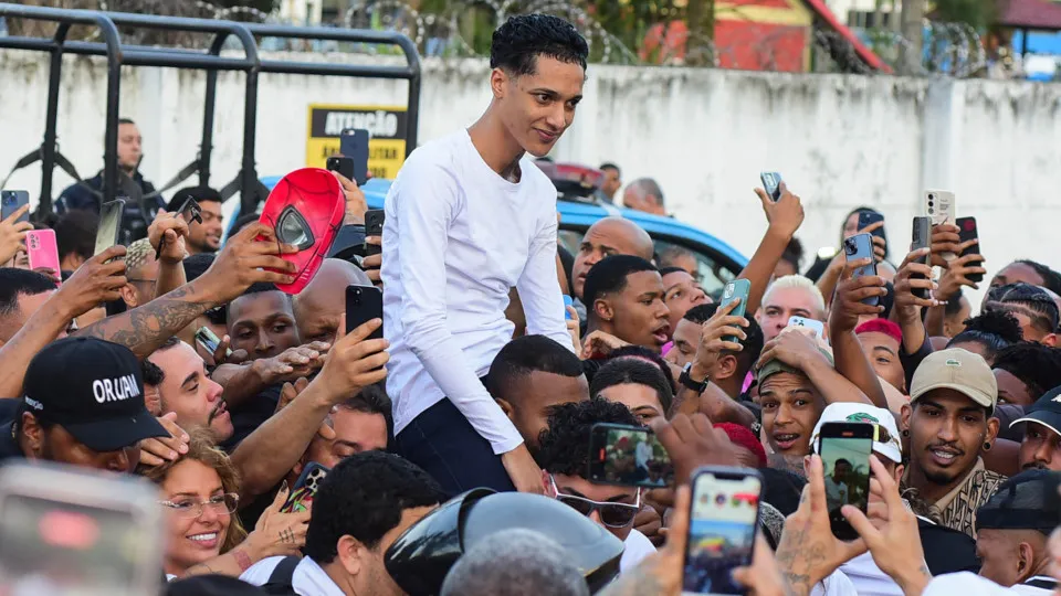 Rapper Oruam deixa a prisão no Rio após 69 dias - img