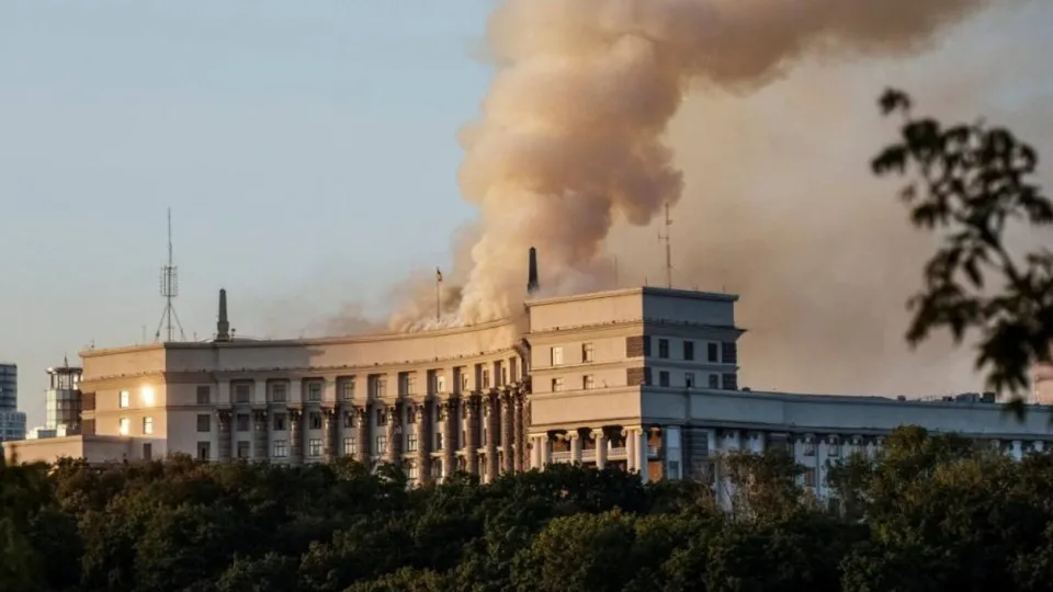 Rússia atinge Ucrânia com o maior ataque aéreo da guerra - img
