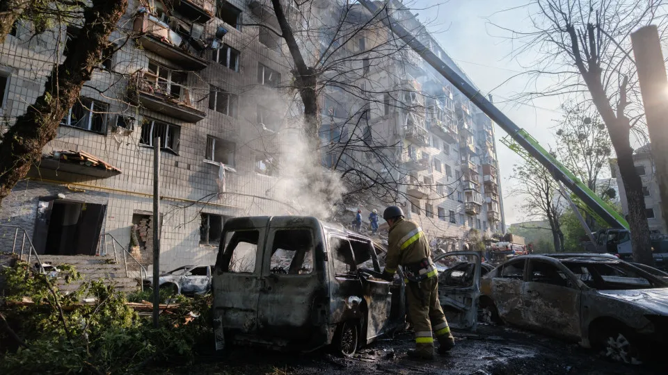 Rússia mata 21 e atinge missão da UE em Kiev - img