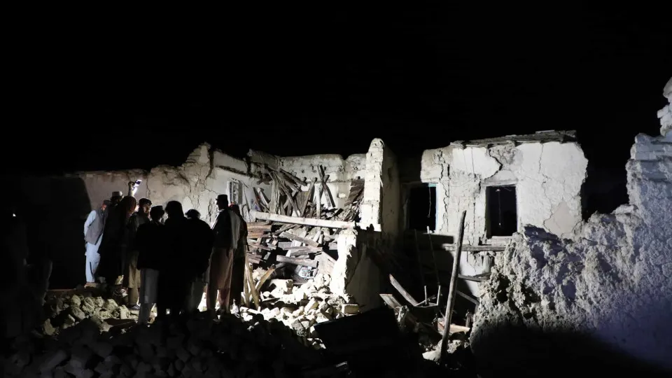 Talibã pede ajuda internacional após terremoto no Afeganistão com ao menos 800 mortos - img