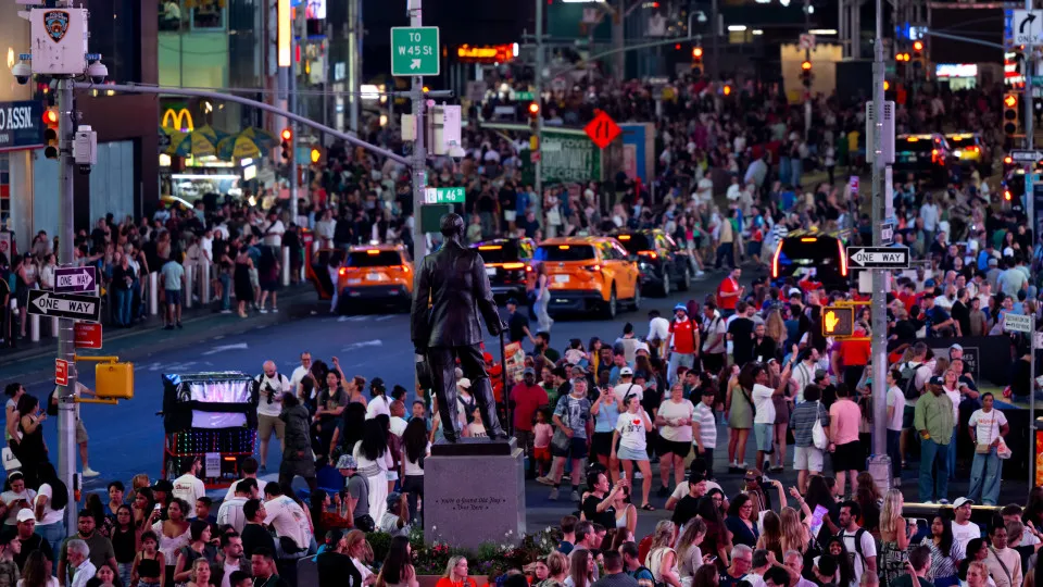 Tiroteio deixa três feridos na Times Square em Nova York - img