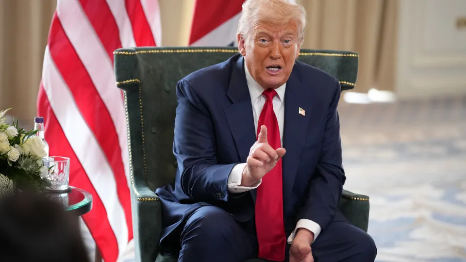 Trump diz que pode impor tarifas à China e outros países que compram petróleo da Rússia - img