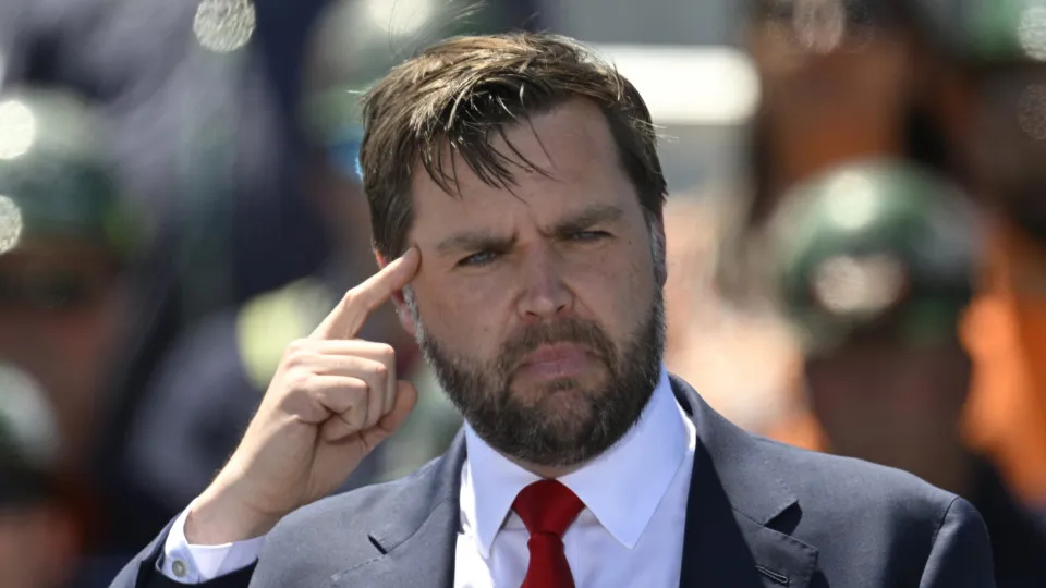 'Ficamos chocados com decisão sem terras raras', diz JD Vance sobre negociações com a China - img