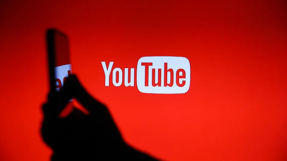 YouTube cria serviço para artistas identificarem versões suas feitas com IA - img