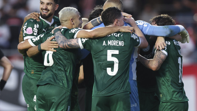Abel Ferreira rebate críticas de Crespo e defende arbitragem; veja - img