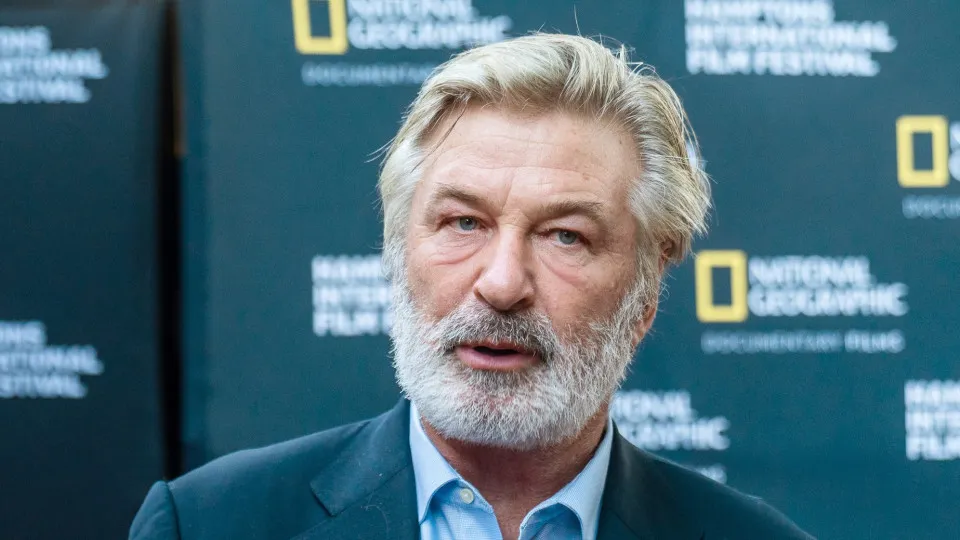 Alec Baldwin e irmão sofrem acidente de carro em Nova York - img