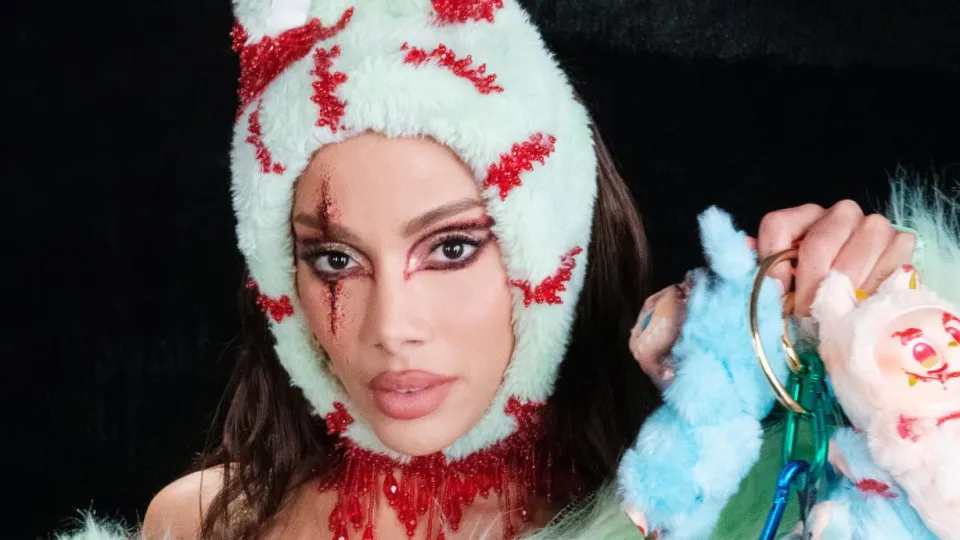 Anitta surpreende com look em festa de Halloween: "Vim de Labubu gótico" - img
