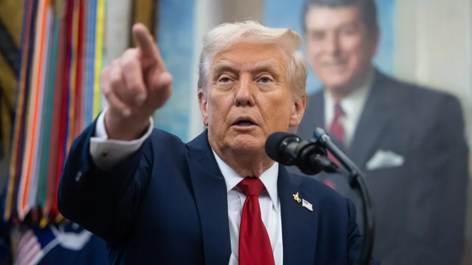 Após bloqueio de tropas em Portland, Trump anuncia envio para Chicago - img