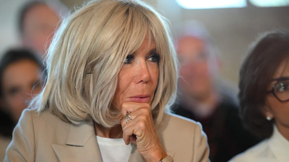 Brigitte Macron tem dados hackeados em novo ataque com teor transfóbico - img