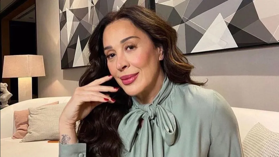 Claudia Raia machuca o tornozelo no palco e pausa apresentações de sua peça - img
