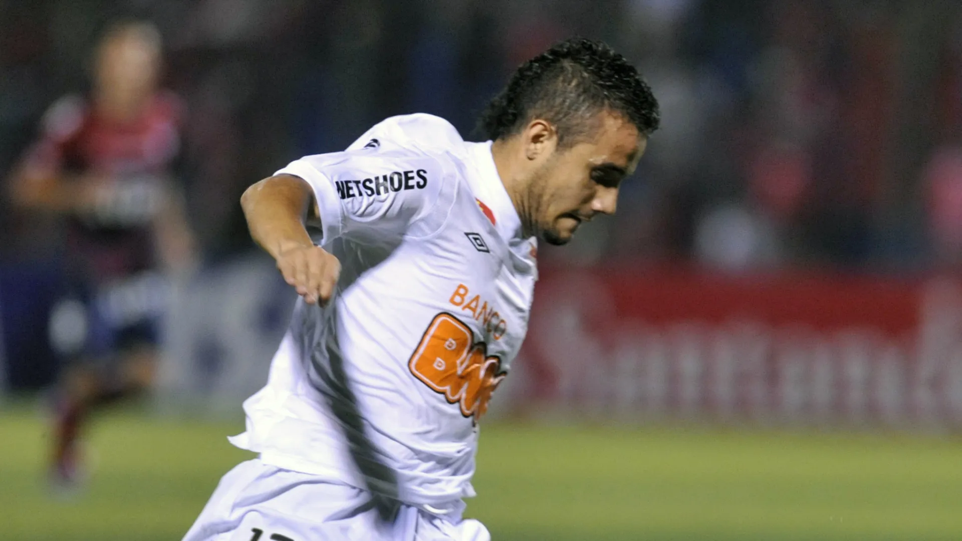 Ex-Santos que quase perdeu perna após grave lesão se aposenta aos 37 anos - img