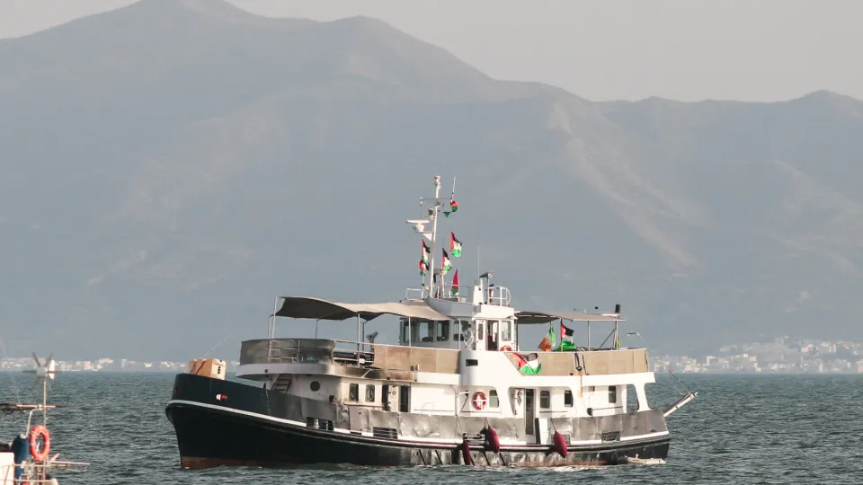 Israel intercepta flotilha rumo a Gaza e afirma que levará ativistas para porto - img