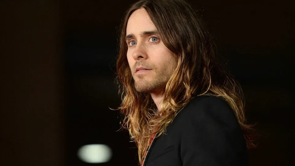Jared Leto enfrenta fase difícil em Hollywood após fracasso em bilheteria - img