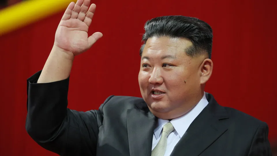 Kim Jong-un faz desfile militar na Coreia do Norte e apresenta novo míssil intercontinental - img